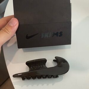 NIKE SKIMS limited Hair Clip